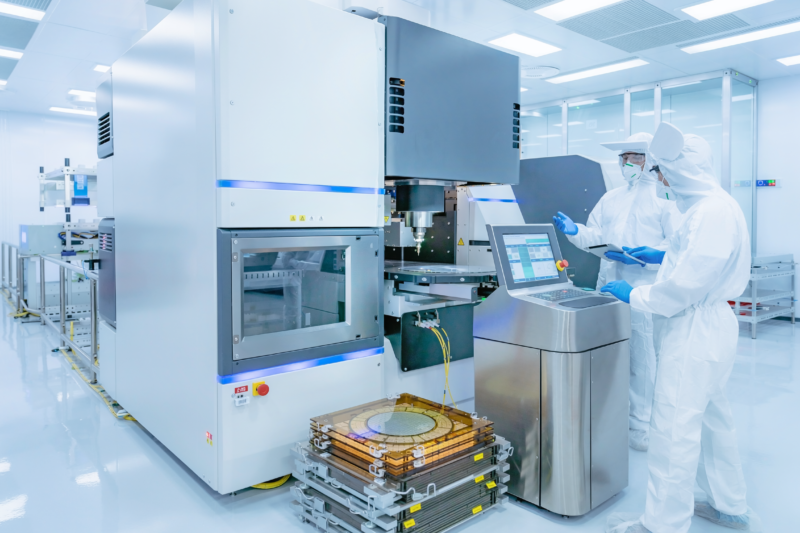 ASML Shares Fall as U.S. Pushes New China Chip Export Restrictions